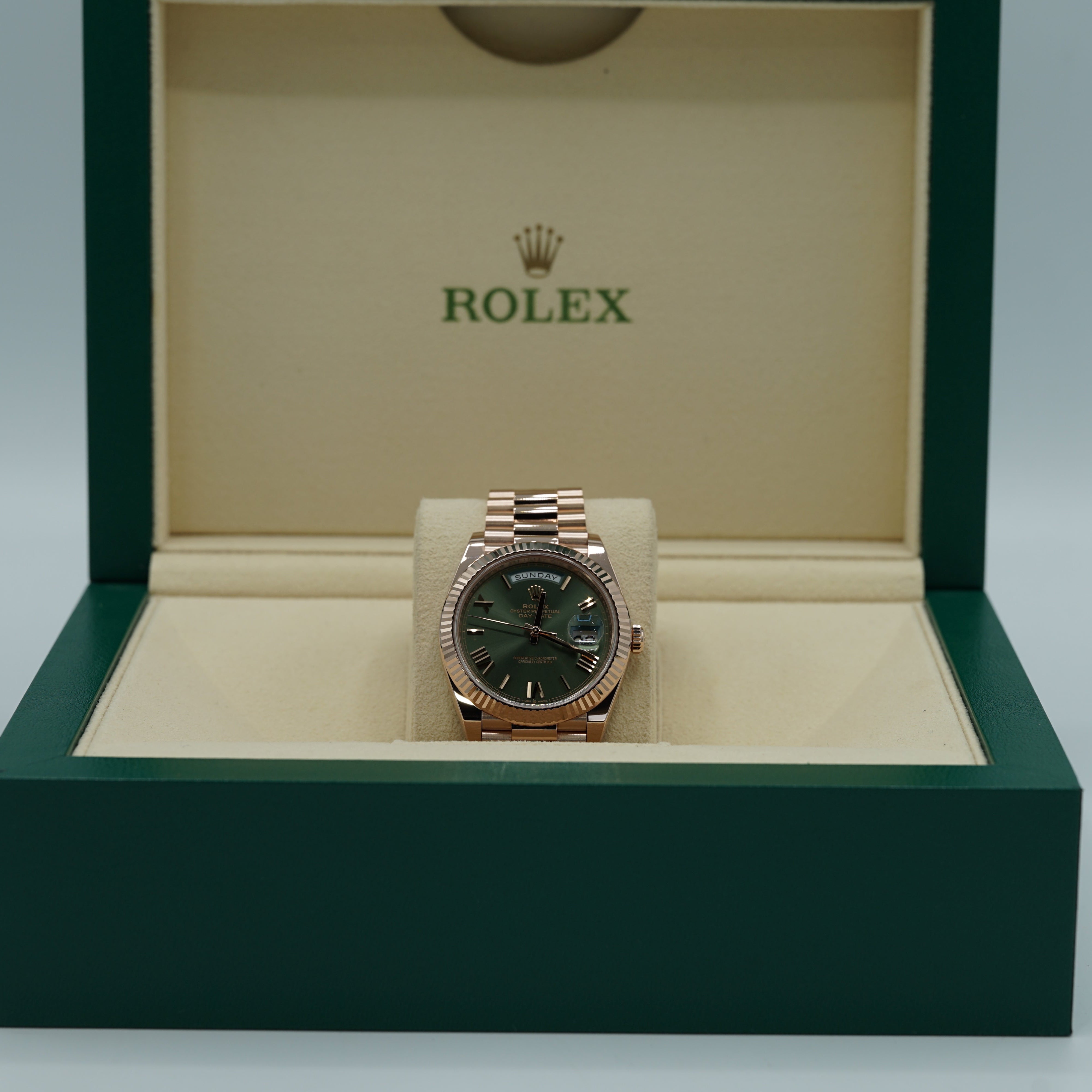 Rolex Oyster 40 mm Olive Green Dial 18 kt Everose Gold President, Semi