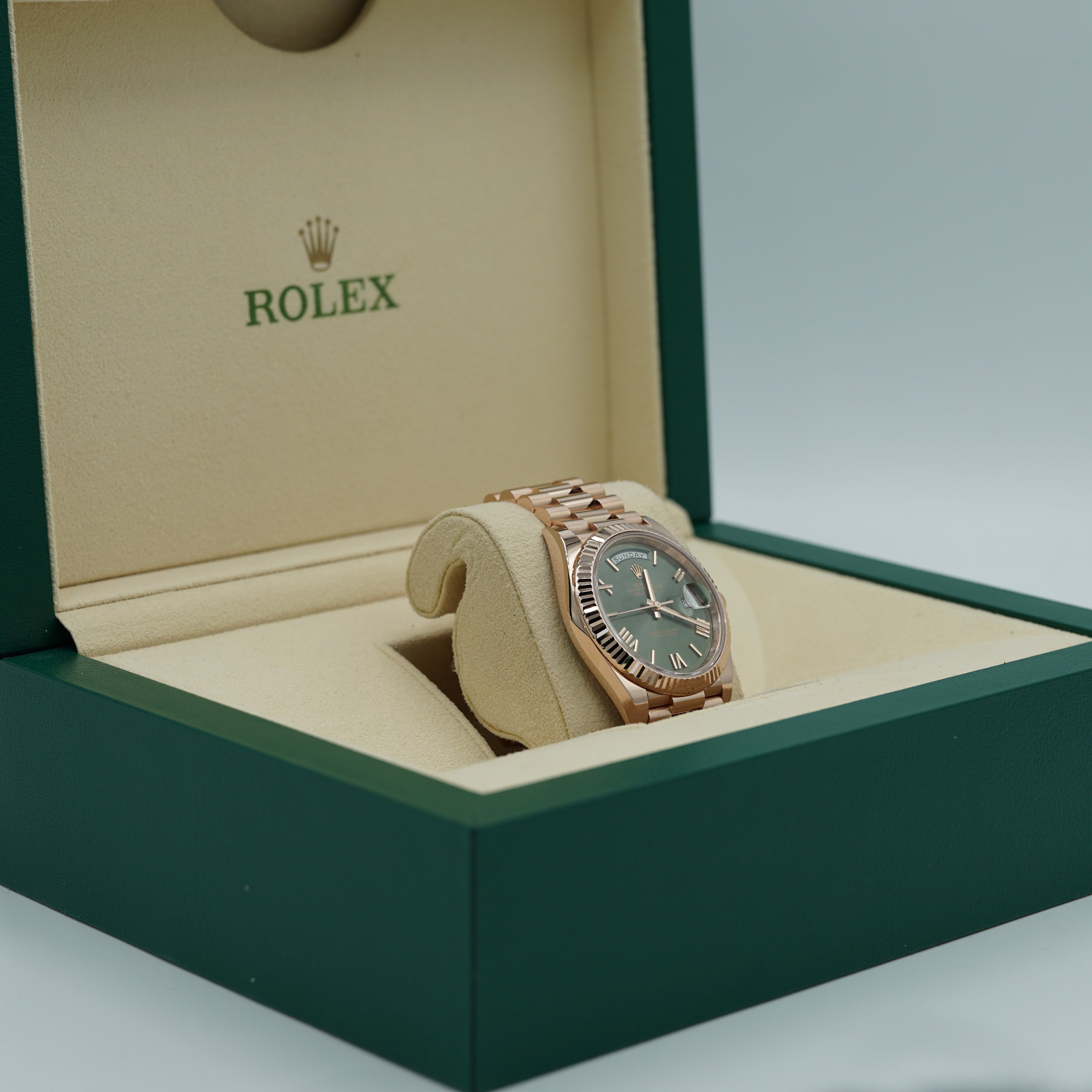 Rolex Oyster 40 mm Olive Green Dial 18 kt Everose Gold President, Semi
