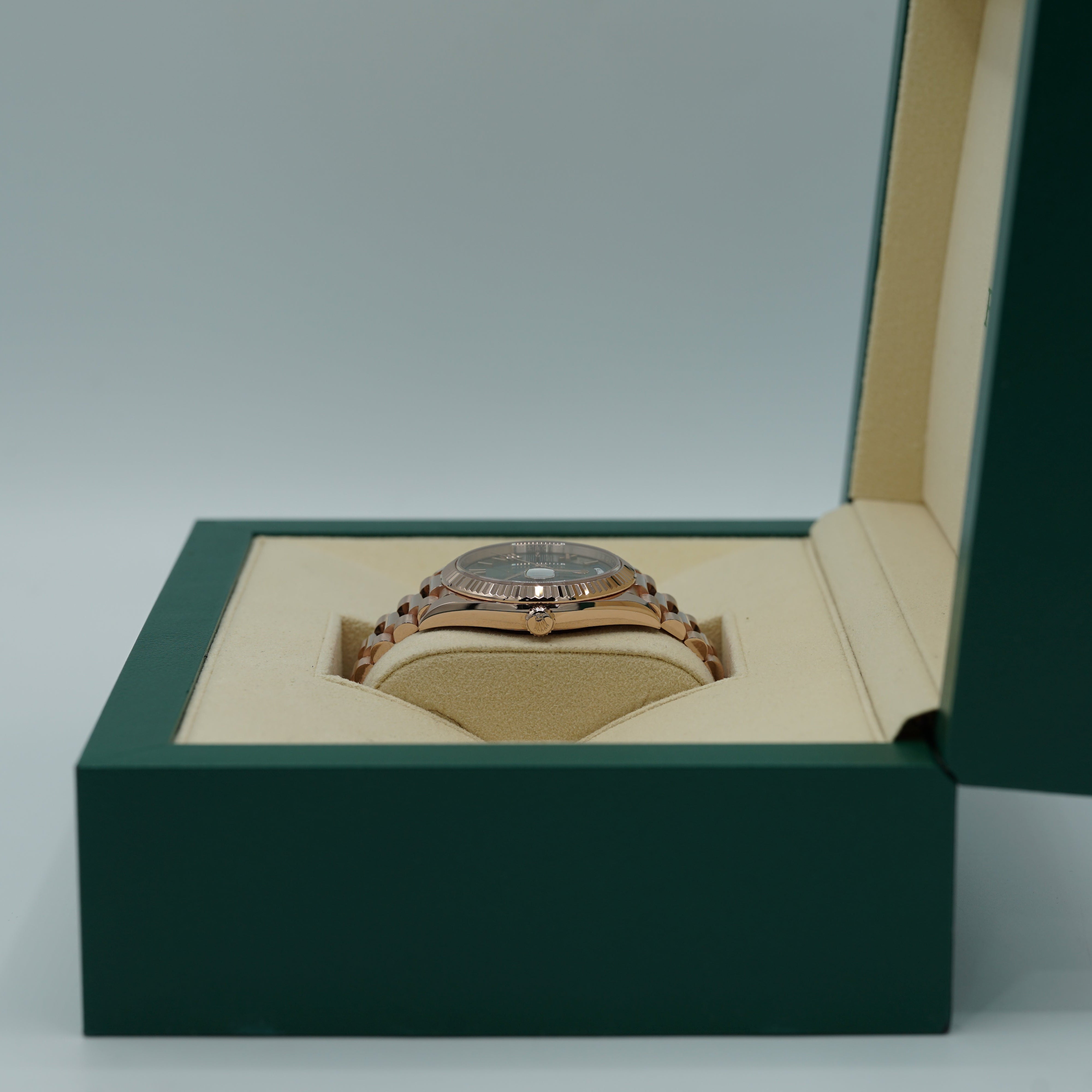 Rolex Oyster 40 mm Olive Green Dial 18 kt Everose Gold President, Semi