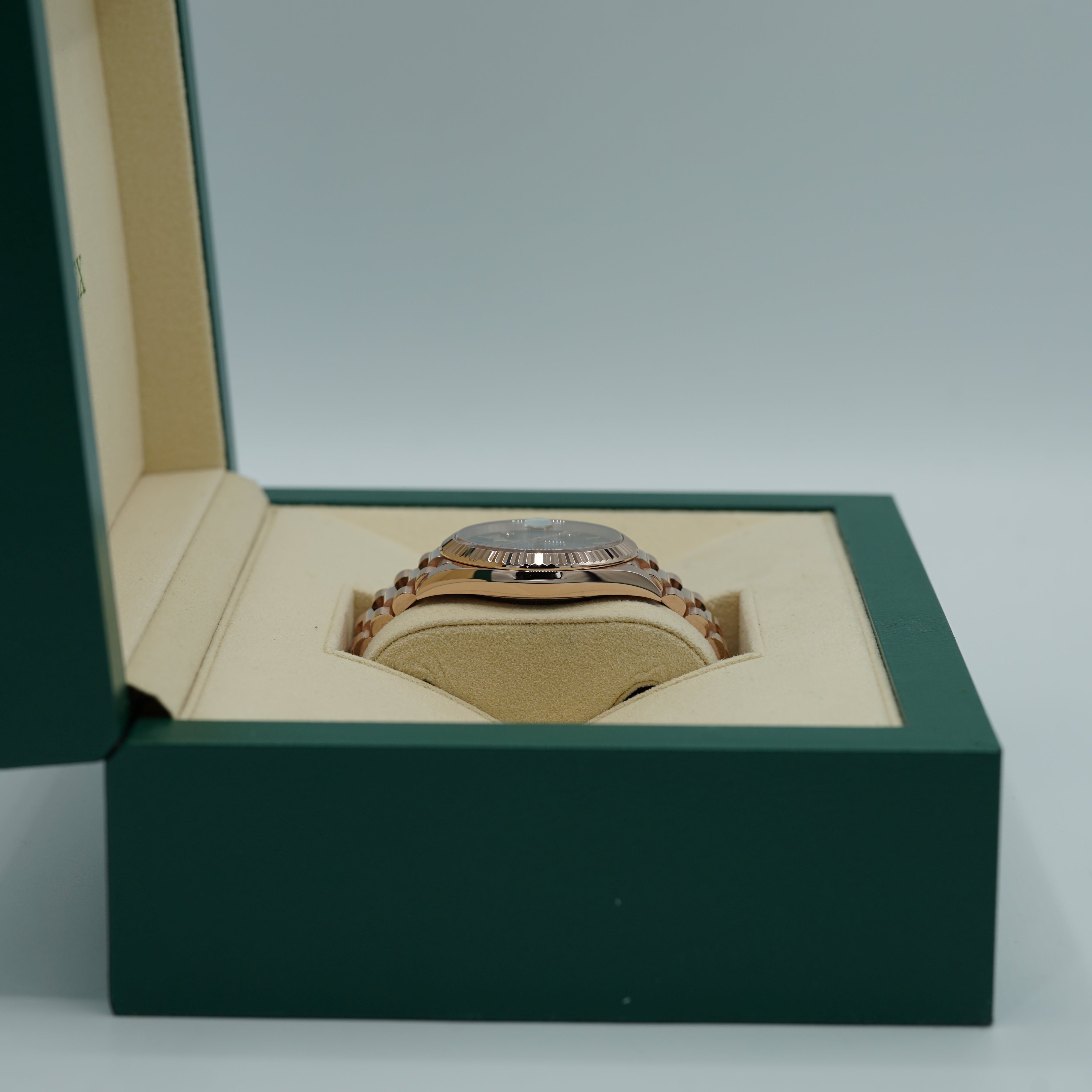 Rolex Oyster 40 mm Olive Green Dial 18 kt Everose Gold President, Semi