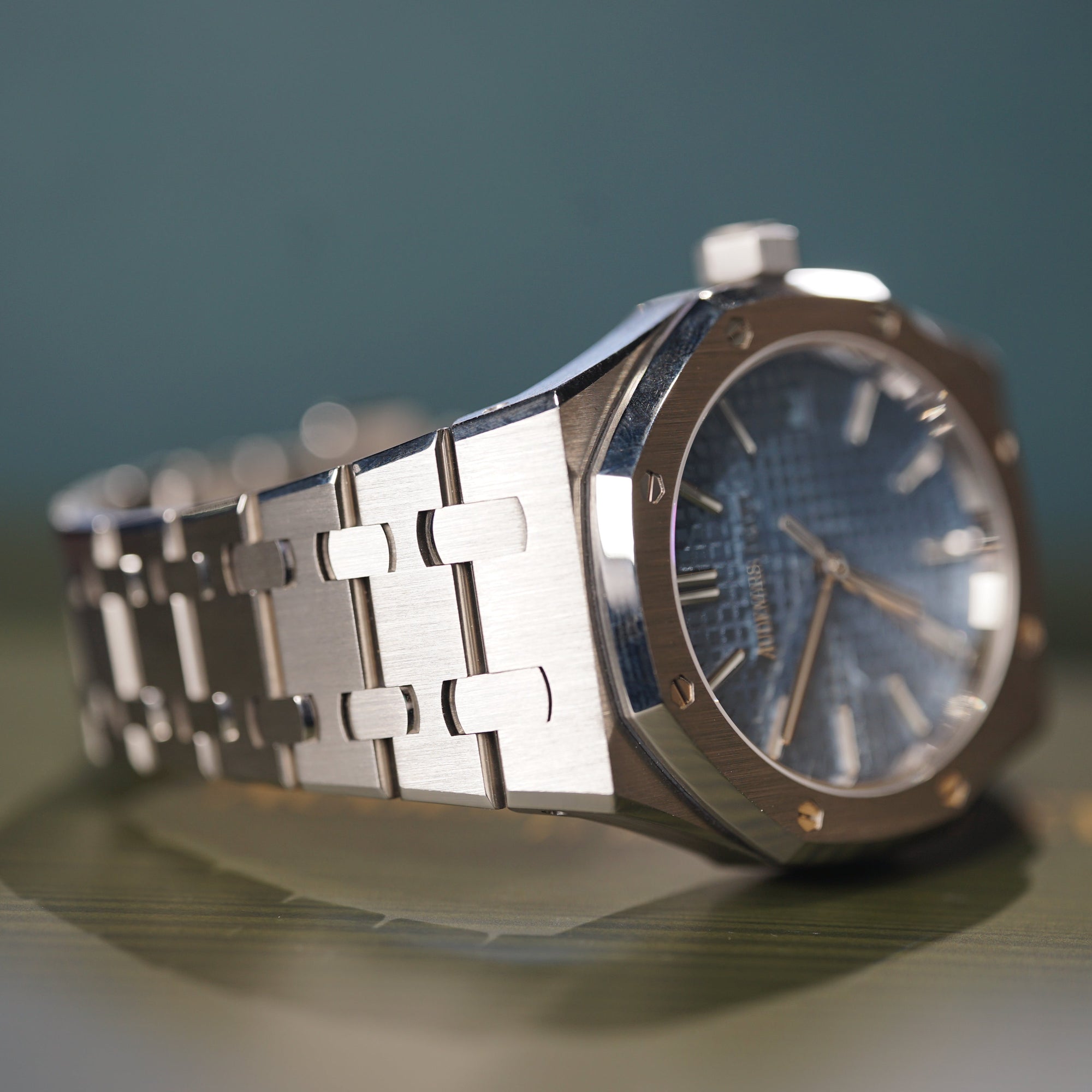 Audemars Piguet Royal Oak Reloj automático de 37 mm con esfera azul claro y brazalete de acero inoxidable 15550ST.OO.1356ST.08 