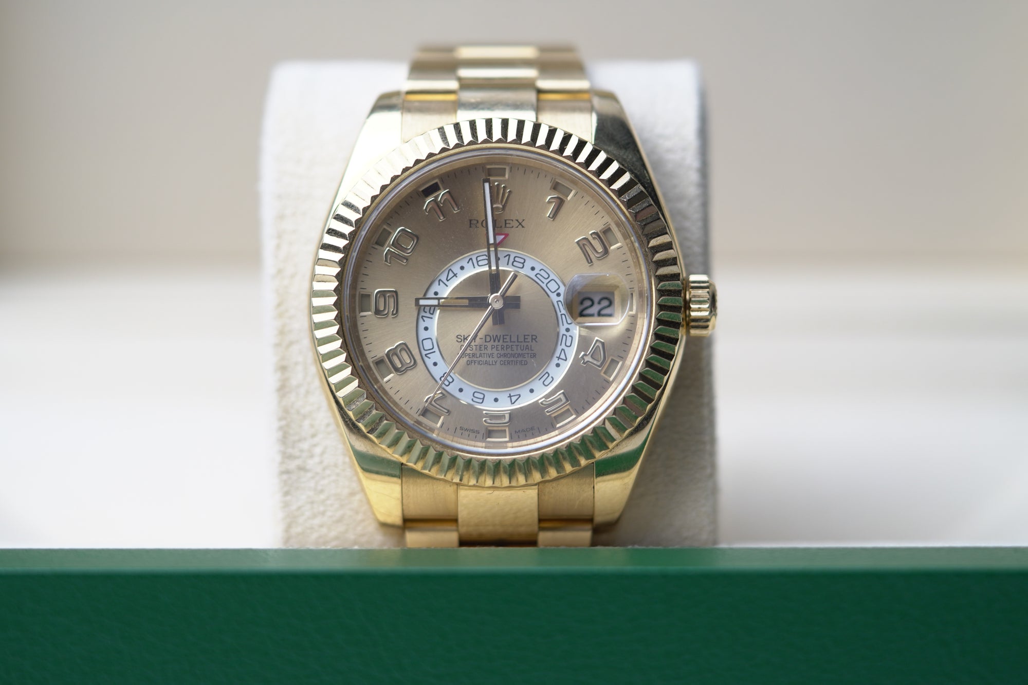 Rolex Sky-Dweller 42 mm Champagne-Colour Dial 18k Yellow Gold Oyster 336938-0001