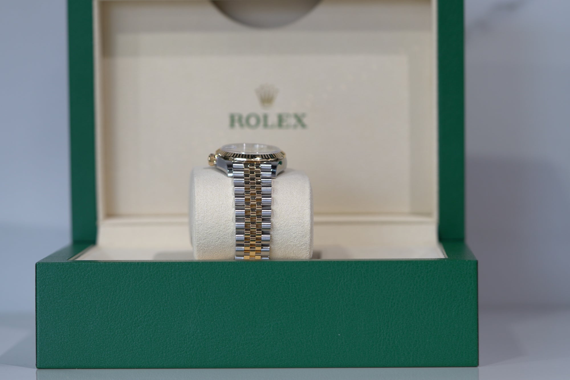 Rolex Datejust 31 31 mm White Mother-Of-Pearl Set With Diamonds Dial Oystersteel and 18k Yellow Gold Jubilee Bracelet 278273-0028