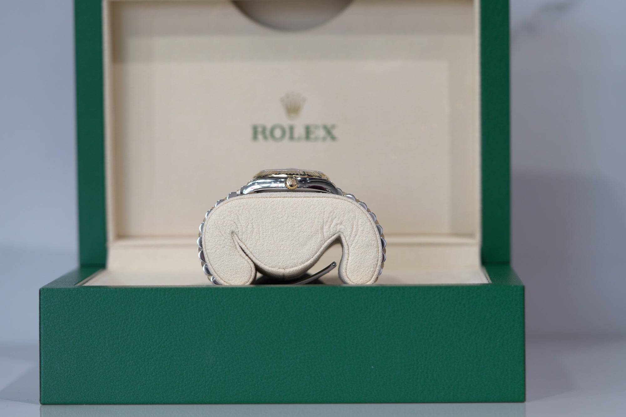 Rolex Datejust 31 31 mm White Mother-Of-Pearl Set With Diamonds Dial Oystersteel and 18k Yellow Gold Jubilee Bracelet 278273-0028