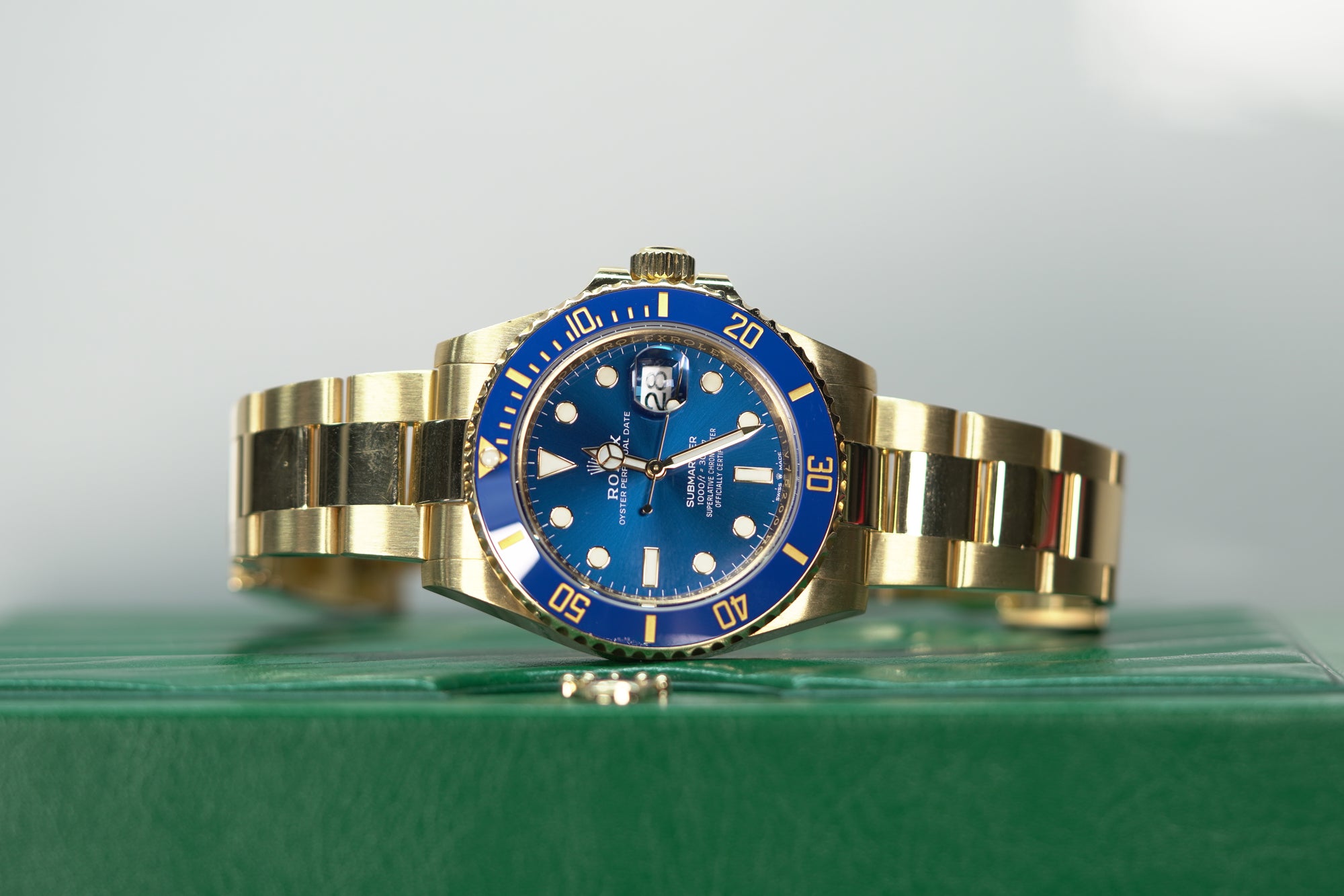 Rolex Submariner Date 41 mm Royal Blue Dial 18 Kt Yellow Gold Oyster Bracelet 126618lb-0002