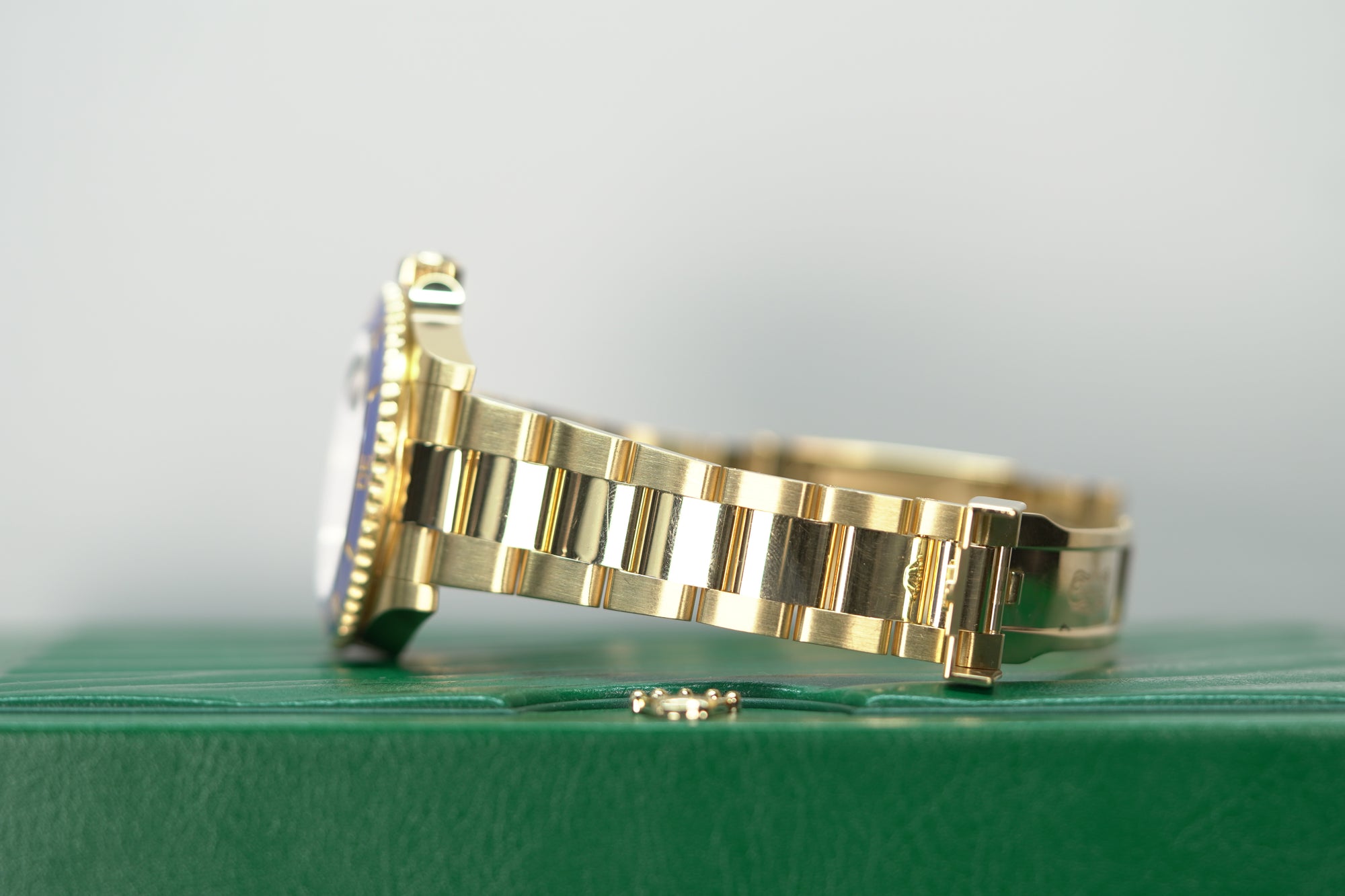 Rolex Submariner Date 41 mm Royal Blue Dial 18 Kt Yellow Gold Oyster Bracelet 126618lb-0002