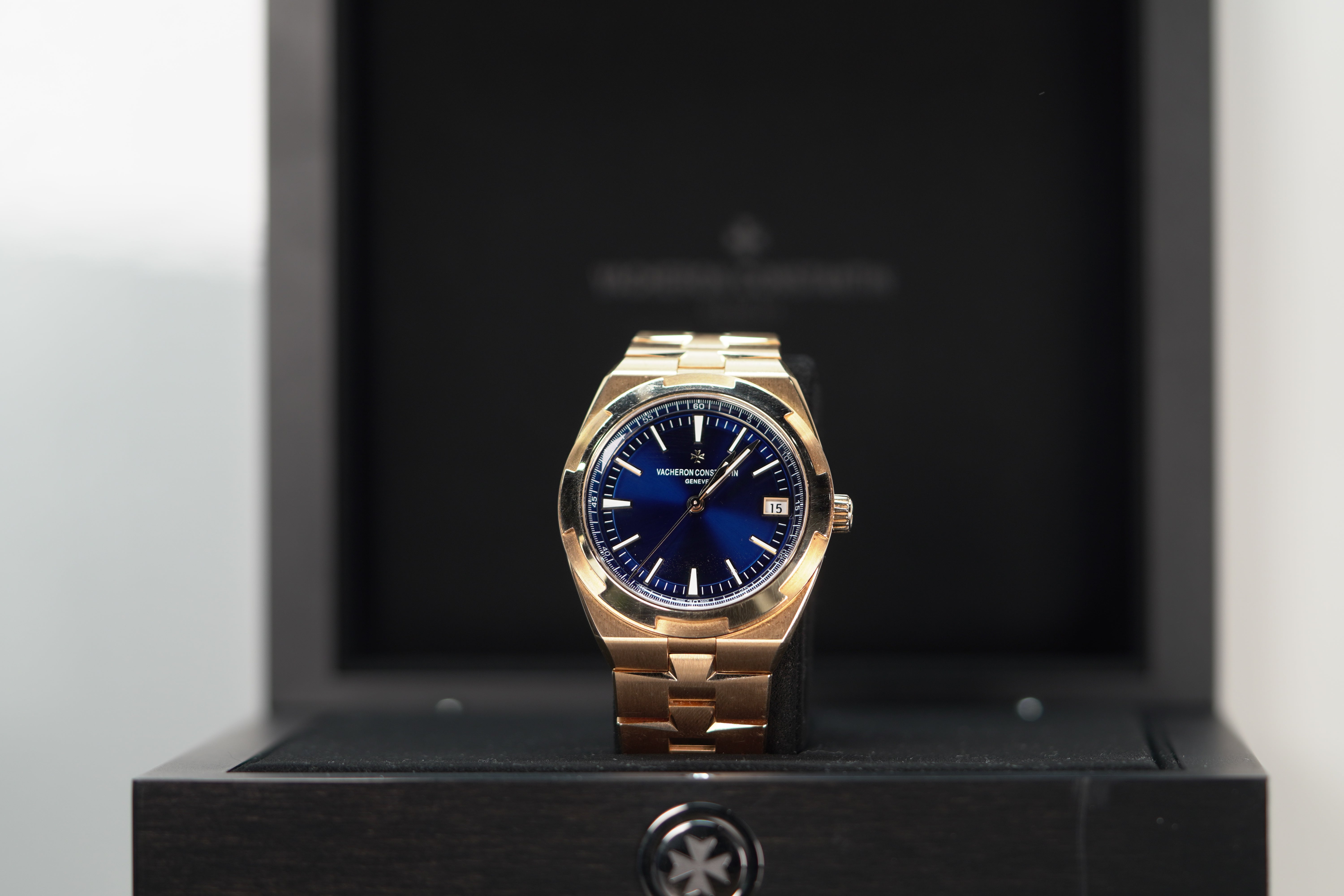 Vacheron Constantin Overseas self-winding 34.5 mm Blue Dial 18K Pink G