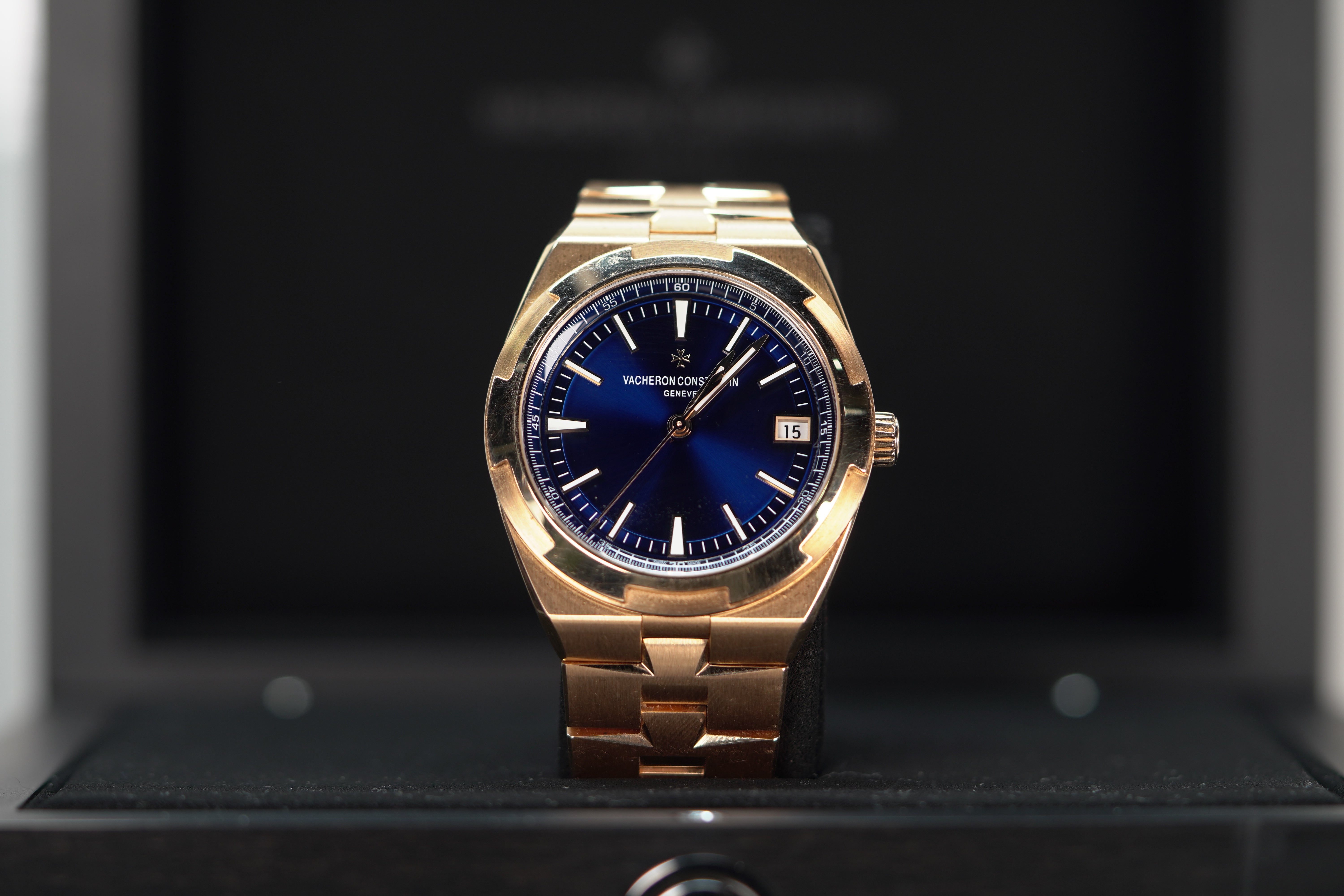 Vacheron Constantin Overseas self-winding 34.5 mm Blue Dial 18K Pink G