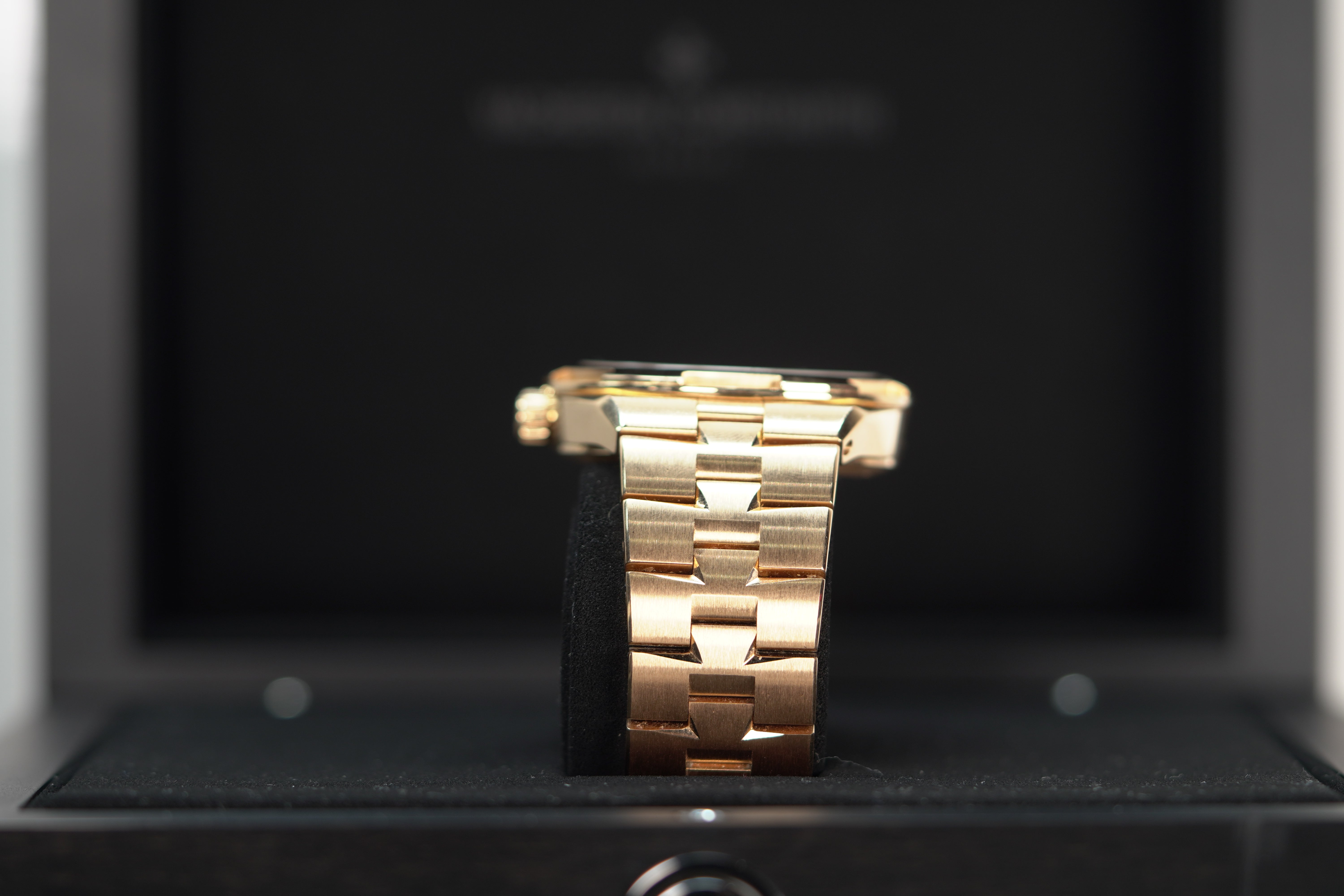 Vacheron Constantin Overseas self-winding 34.5 mm Blue Dial 18K Pink G