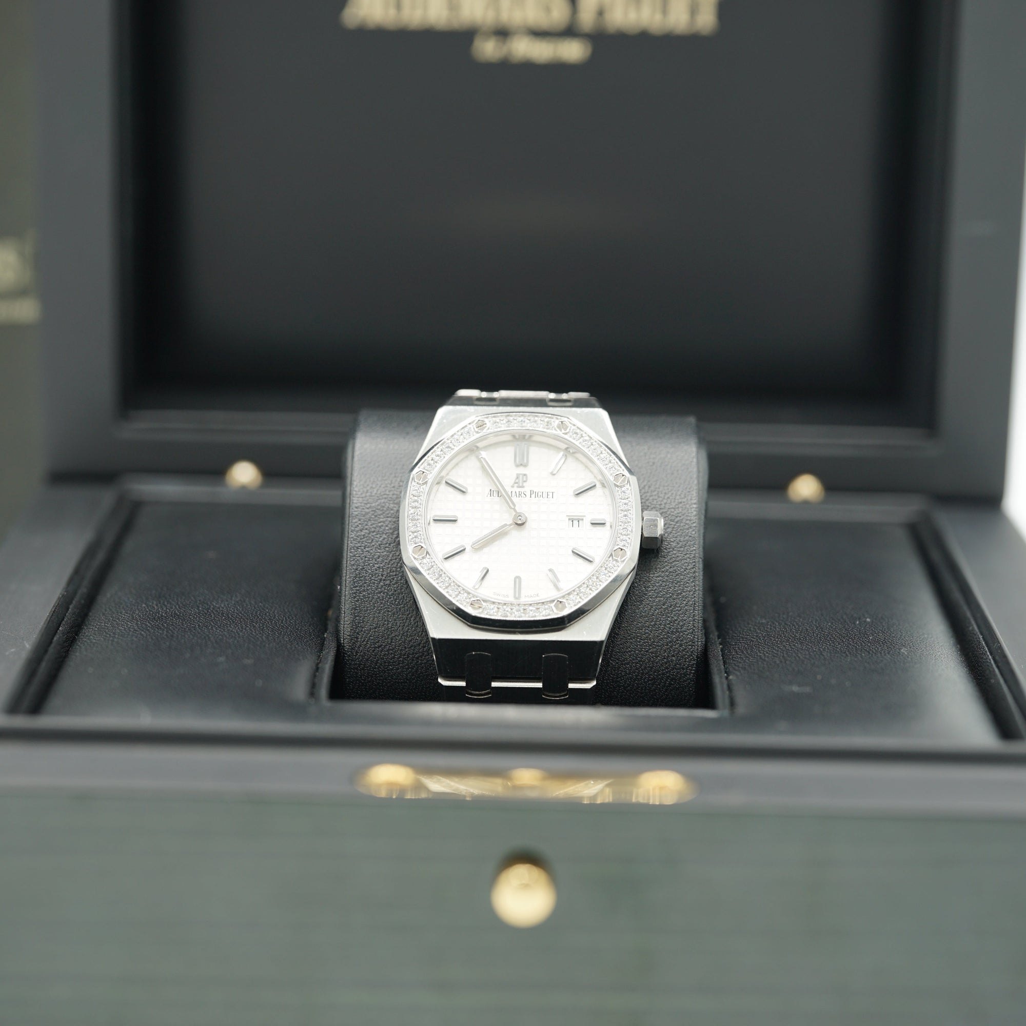 Audemars Piguet Royal Oak Quartz 33 mm Silver Dial with Diamonds Stainless Steel Bracelet 67651ST.ZZ.1261ST.01 - WATCHXNYC