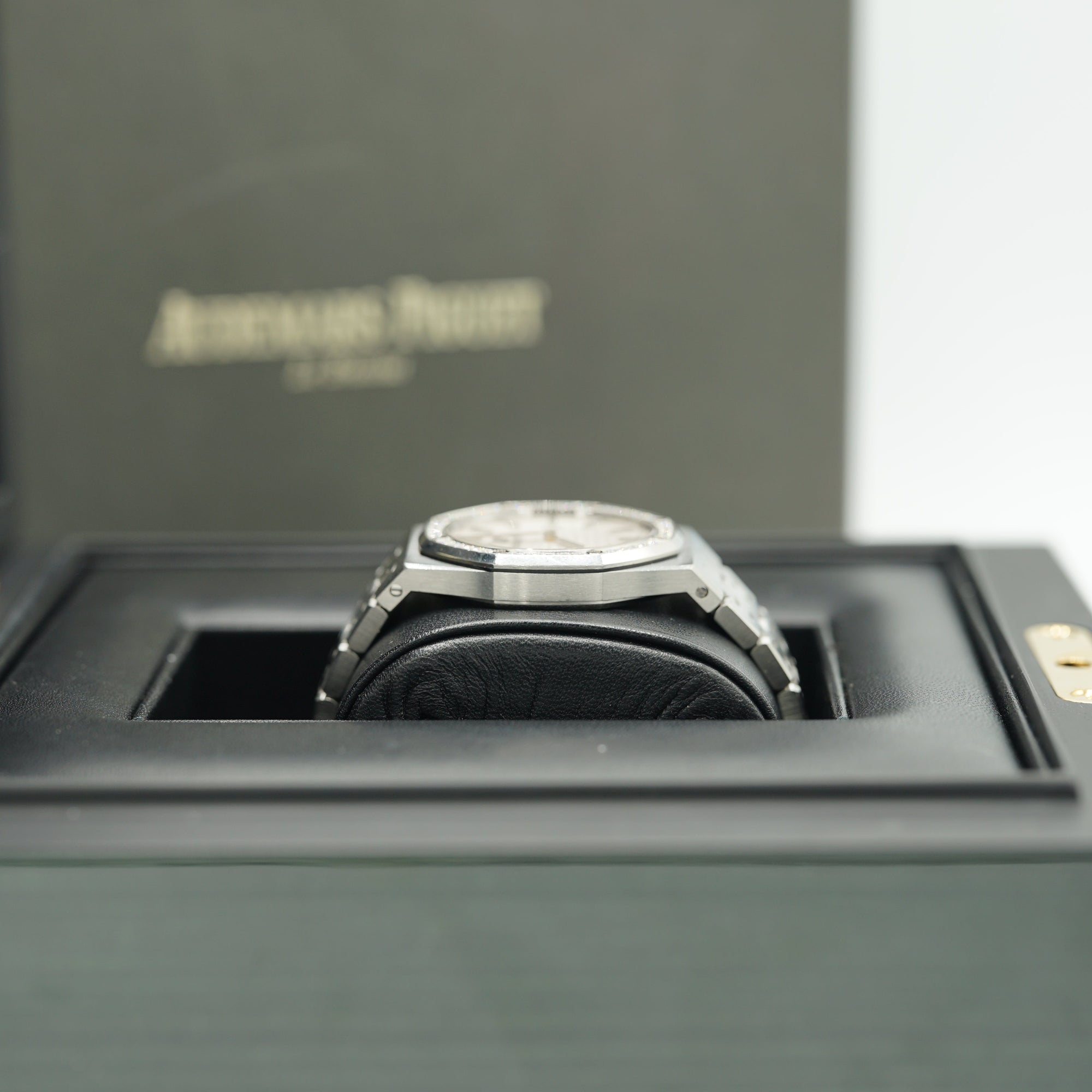 Audemars Piguet Royal Oak Quartz 33 mm Silver Dial with Diamonds Stainless Steel Bracelet 67651ST.ZZ.1261ST.01 - WATCHXNYC