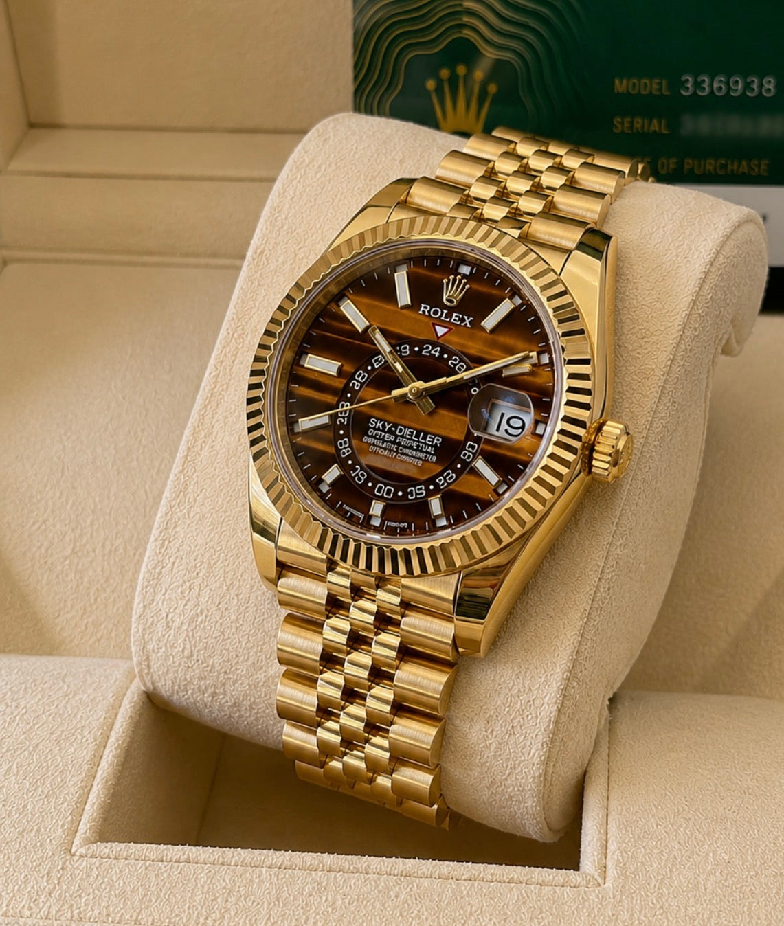 Rolex Sky-dweller Yellow Gold 42mm tiger eye Dial am Fluted Bezel Jubilee Bracelet