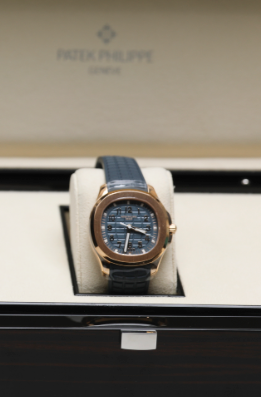 Patek Philippe  Aquanaut 38.8 mm Blue Dial 18K Rose Gold Rubber Strap 5269R-001 - WATCHXNYC
